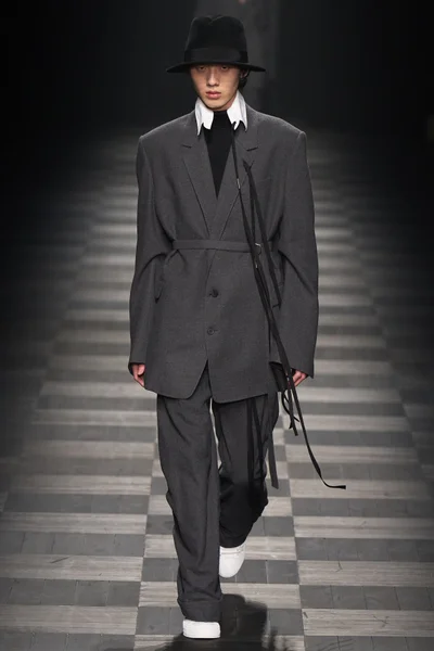 Look 28